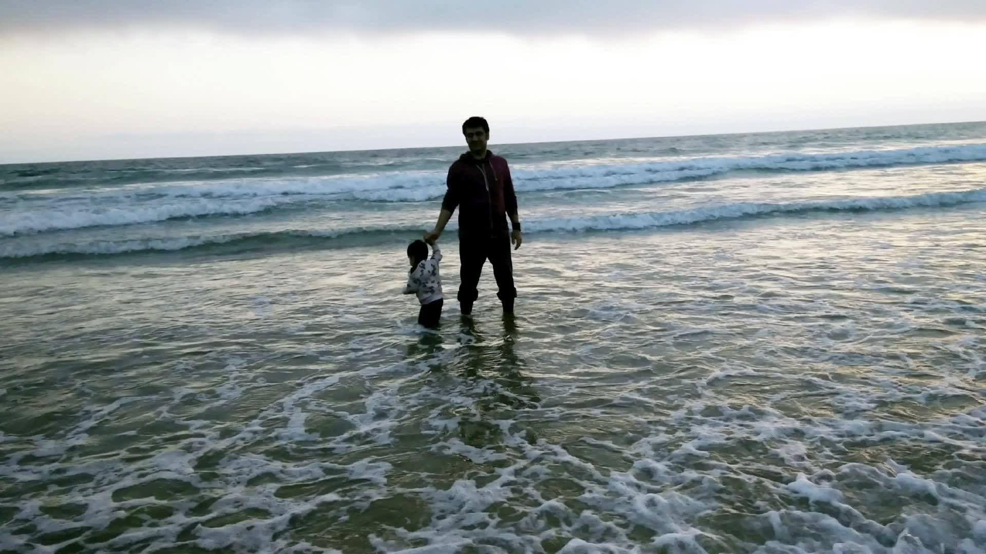 Eren meets the ocean v.2 