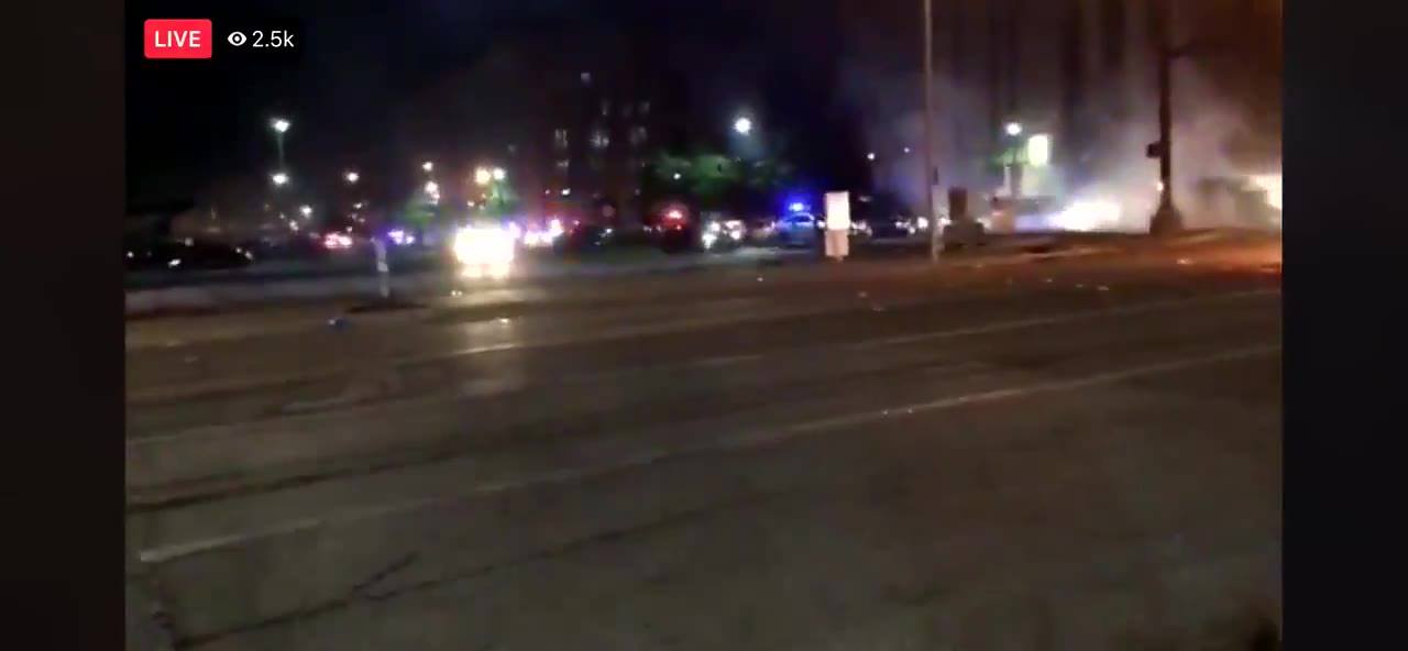Gun battle in St. Louis. Cops come under fire...