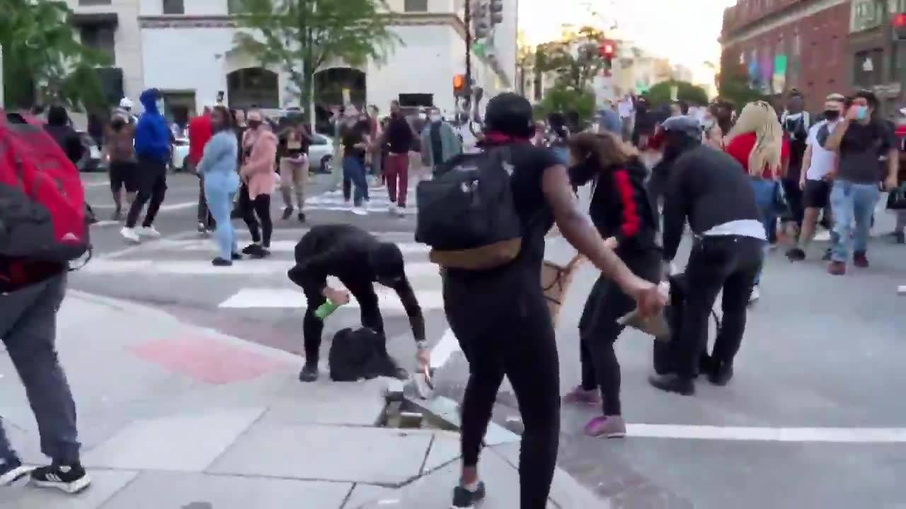 Lol, protesters catch Antifa destroying property. Black guy turns...