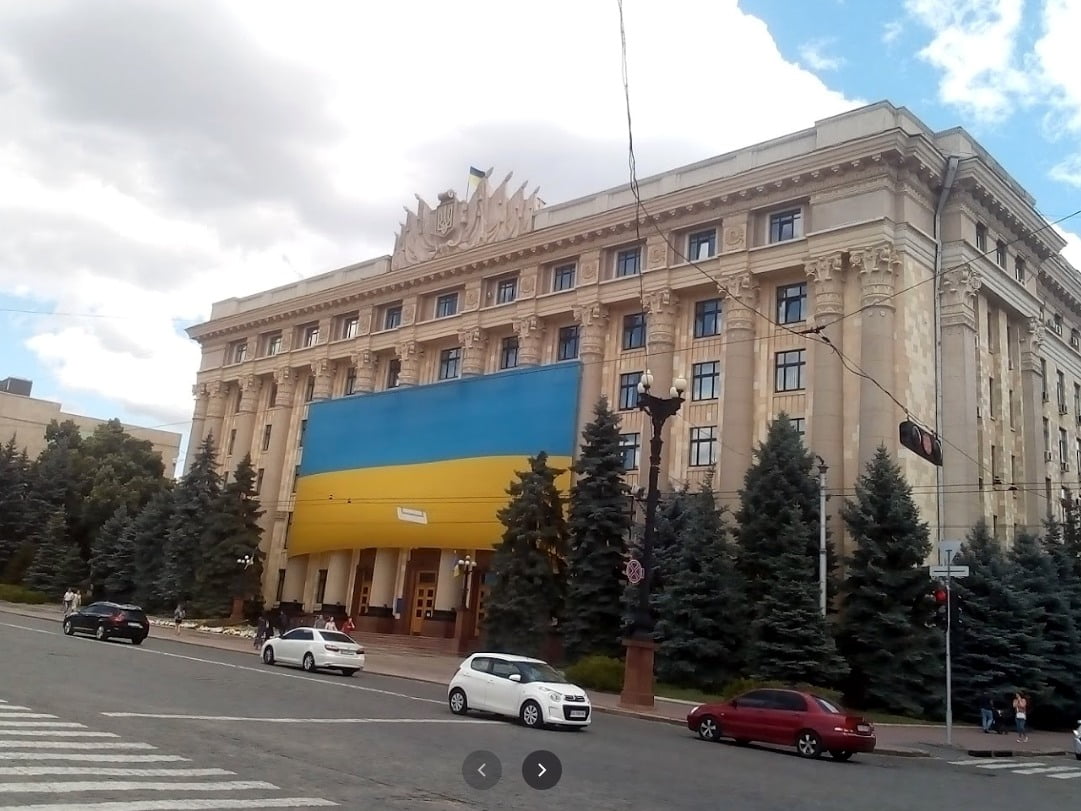 Russian strike on Kharkov government HQ in Ukraine